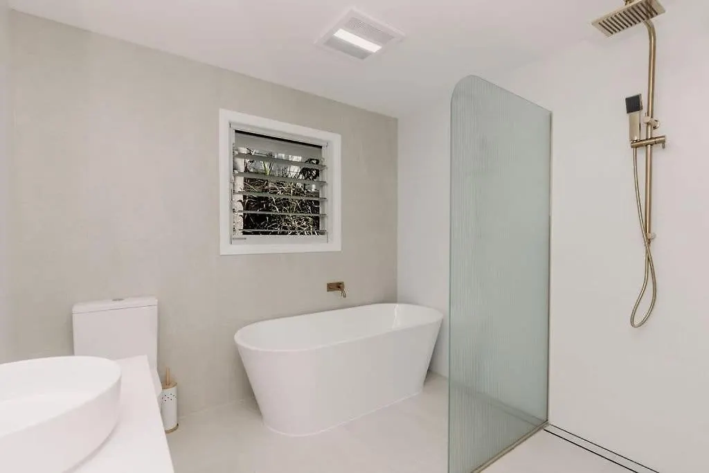 'Wrigley House' - Pool Jaccuzi Dog Friendly Villa Maroochydore Australia