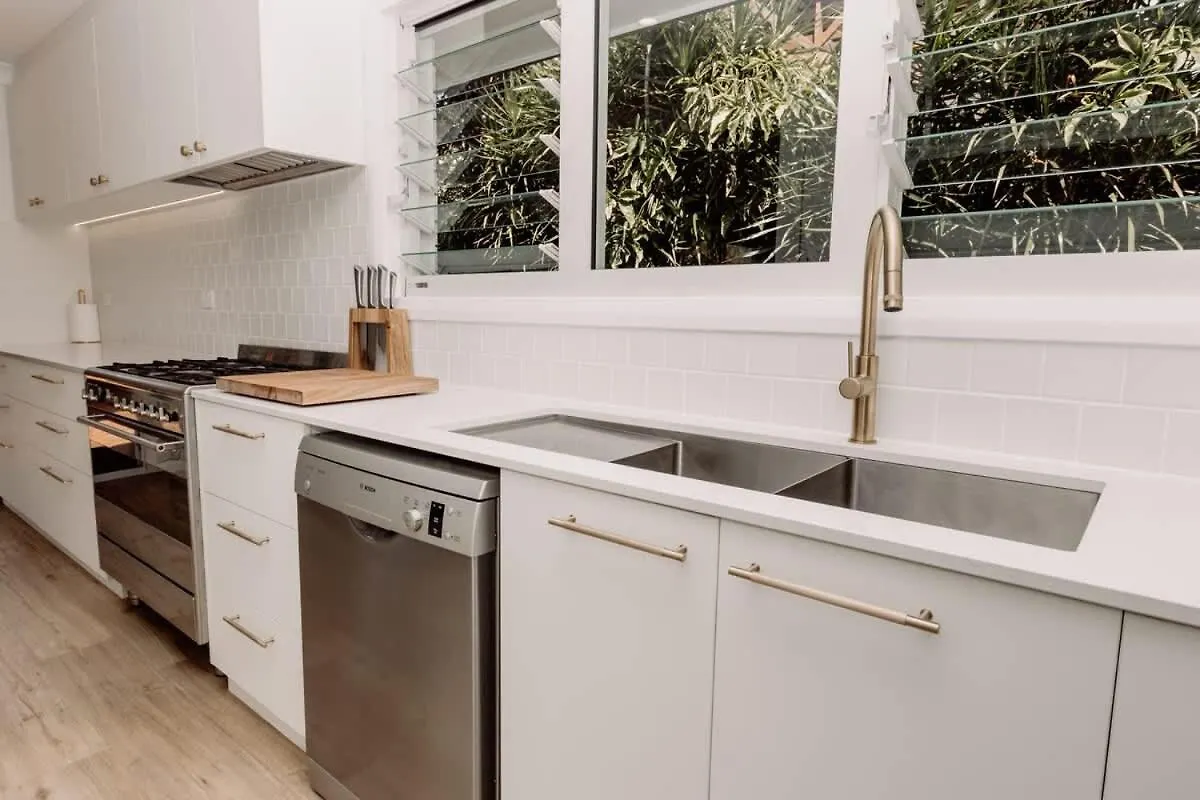 Holiday home 'Wrigley House' - Pool Jaccuzi Dog Friendly Villa Maroochydore