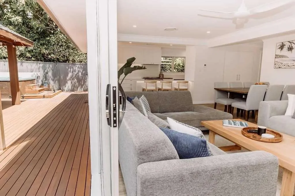 'Wrigley House' - Pool Jaccuzi Dog Friendly Villa Maroochydore Australia