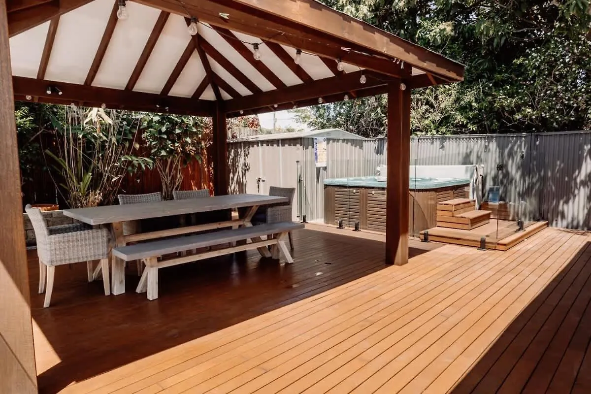Holiday home 'Wrigley House' - Pool Jaccuzi Dog Friendly Villa Maroochydore Australia