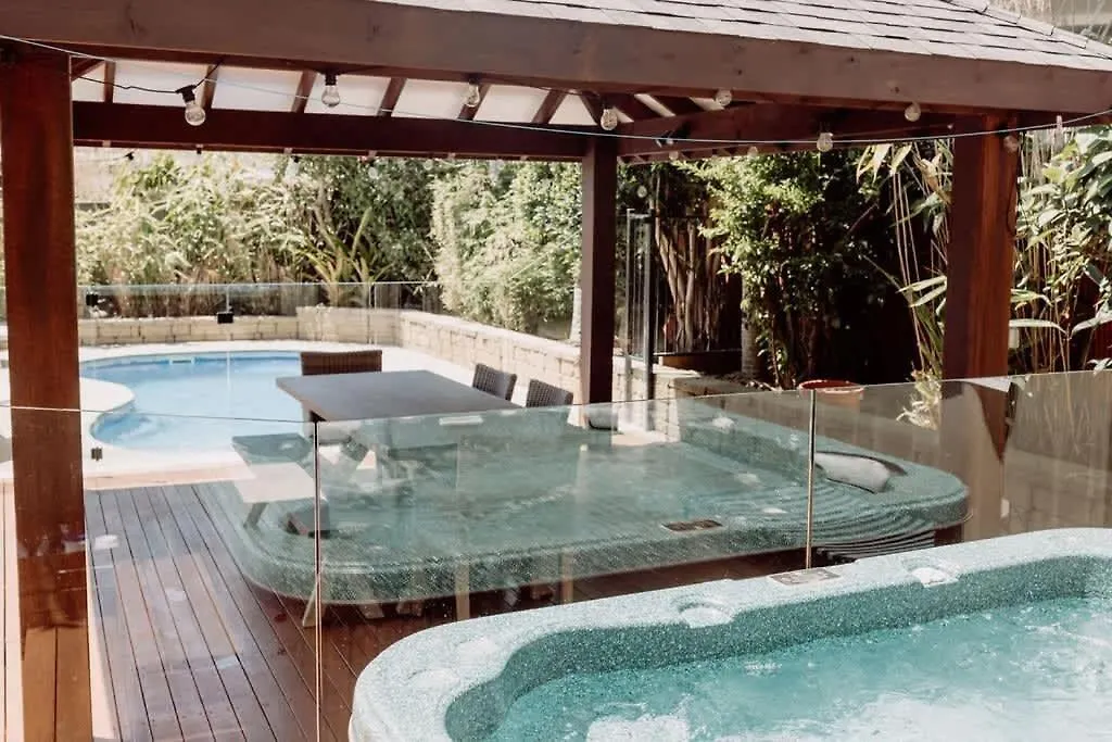 'Wrigley House' - Pool Jaccuzi Dog Friendly Villa Maroochydore